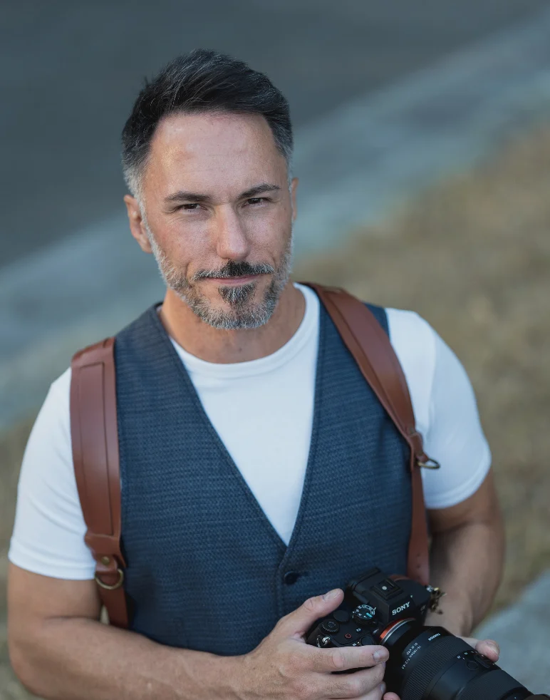 Allan, Fotograf, mit Kamera